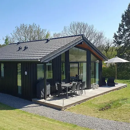 Enisa - 800m From The Sea By Interhome